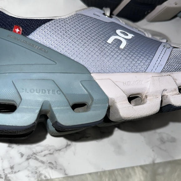 ON Running Cloudflyer 4 Sneakers size 9 - Picture 8 of 12